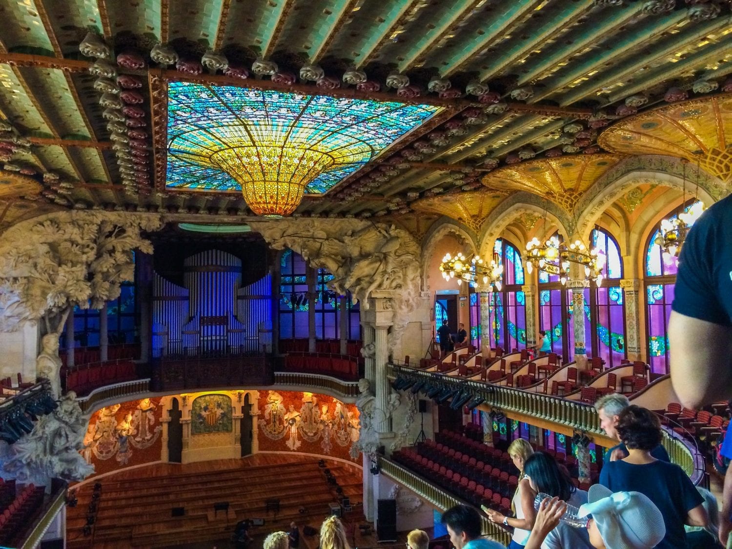 Сайт дворец музыки. Palau de la música Catalana Барселона. Дворец каталонской музыки в Барселоне. Palau de la musica Catalana театр. Дворец каталонской музыки, Барселона, 1905-1908 гг..