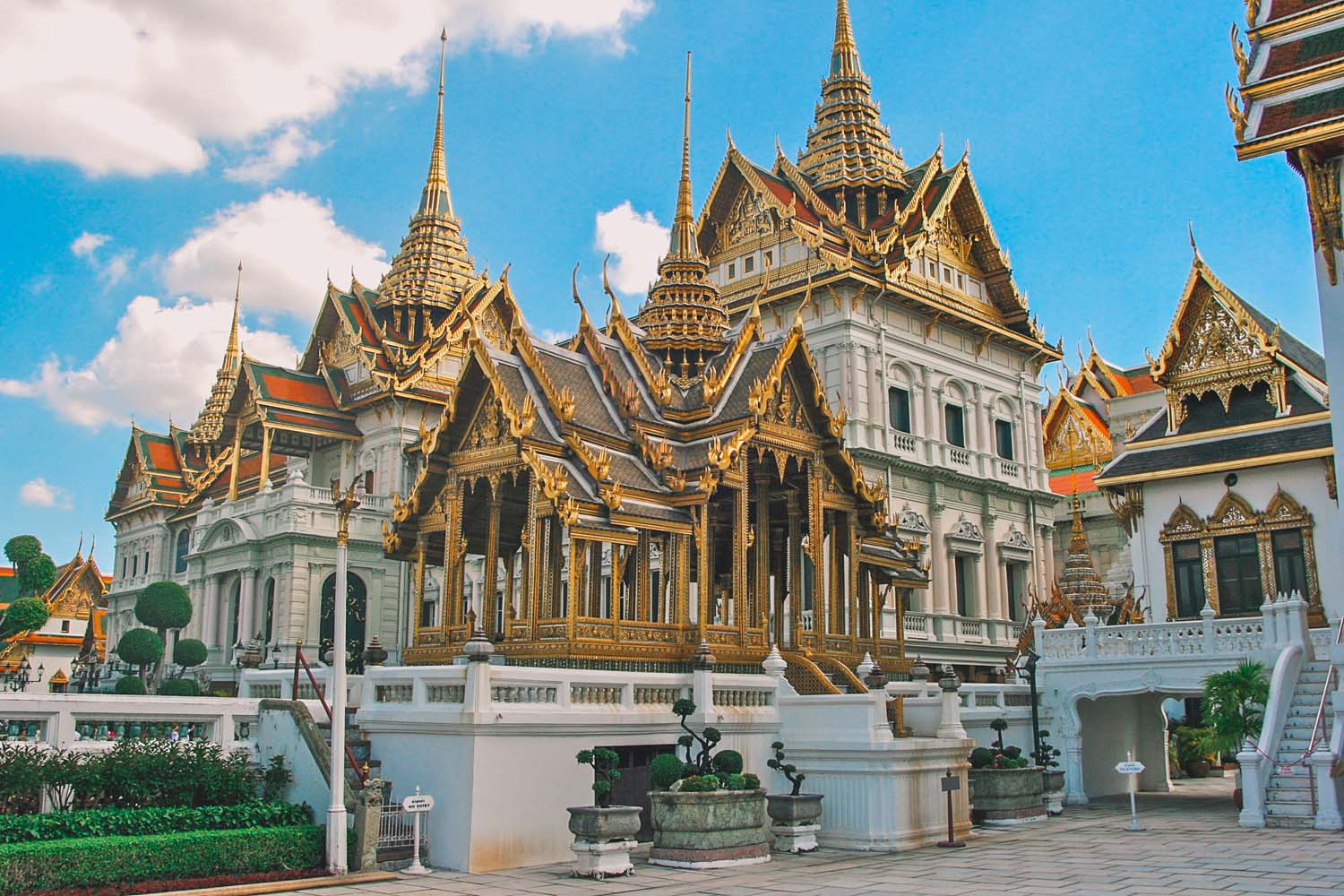 grand palace tour guide