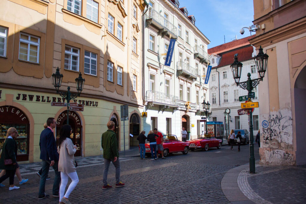 walking tour map of prague