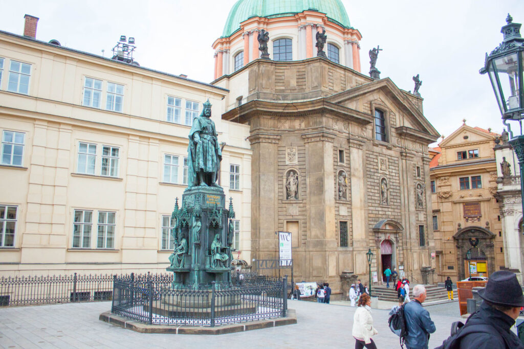 prague walkthrough tour