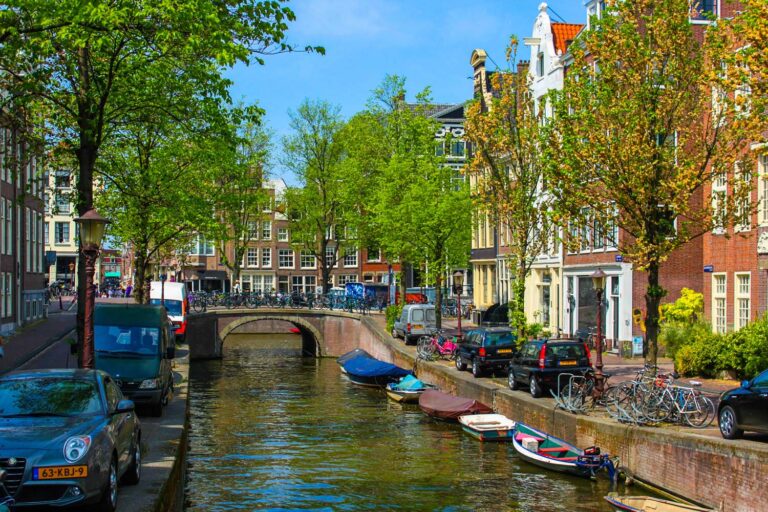 The Ultimate Self-Guided Amsterdam Canal Tour On Foot - The Creative ...