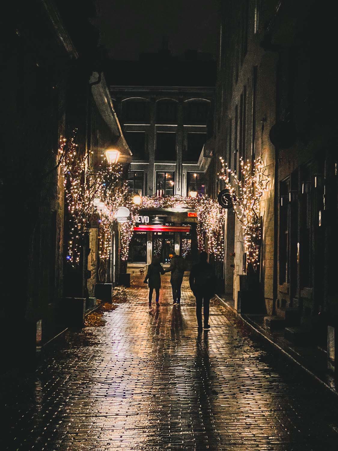 The Ultimate Self Guided Tour of Old Montreal’s Best Christmas Lights ...