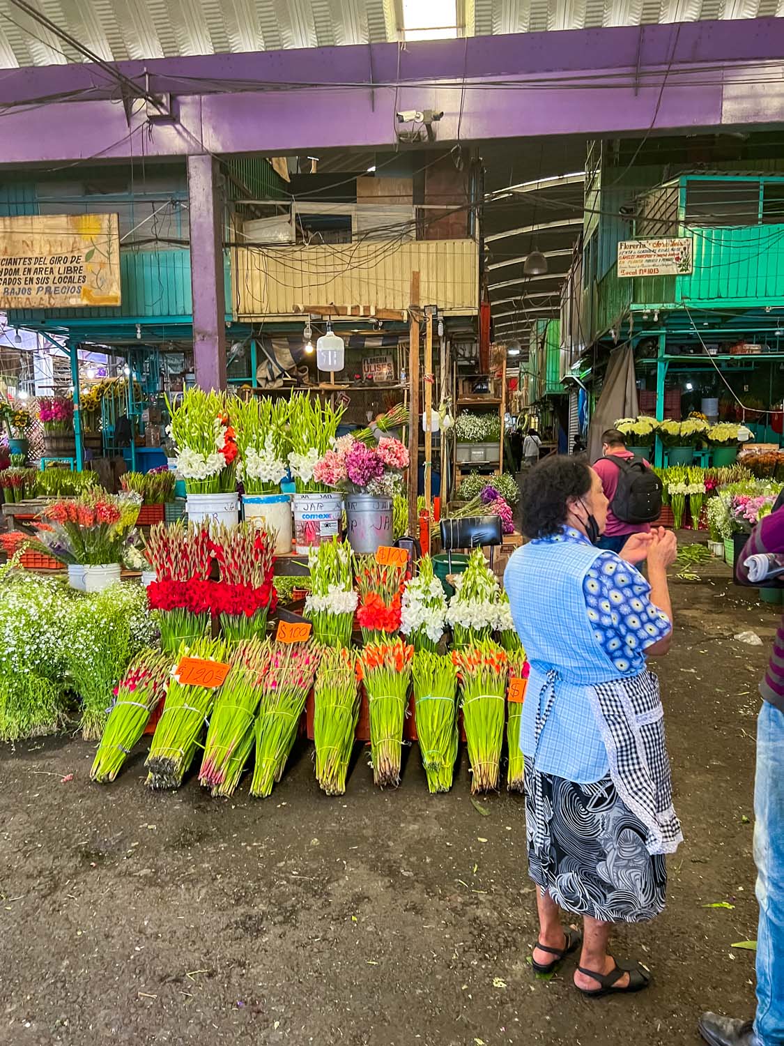 The Ultimate Self Guided Tour of Mercado Jamaica, the Best Flowers
