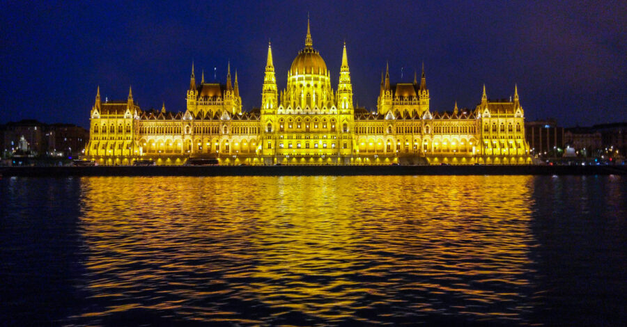 visit budapest parlament