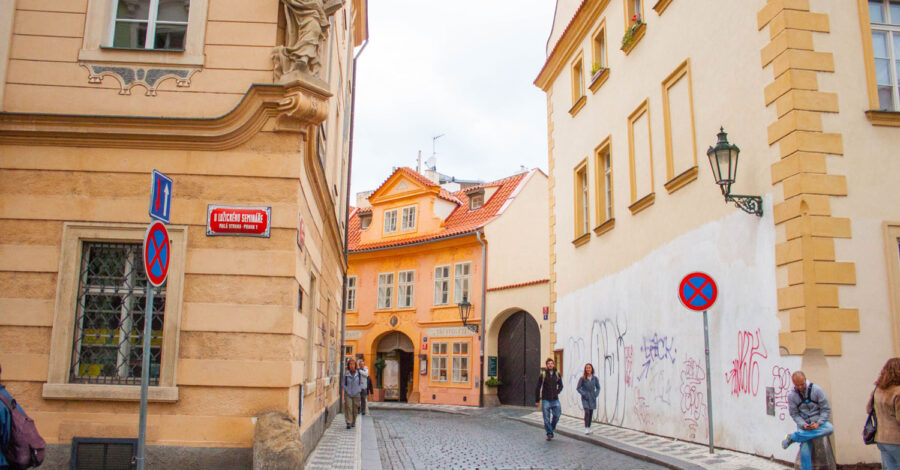 prague castle and castle district walking tour