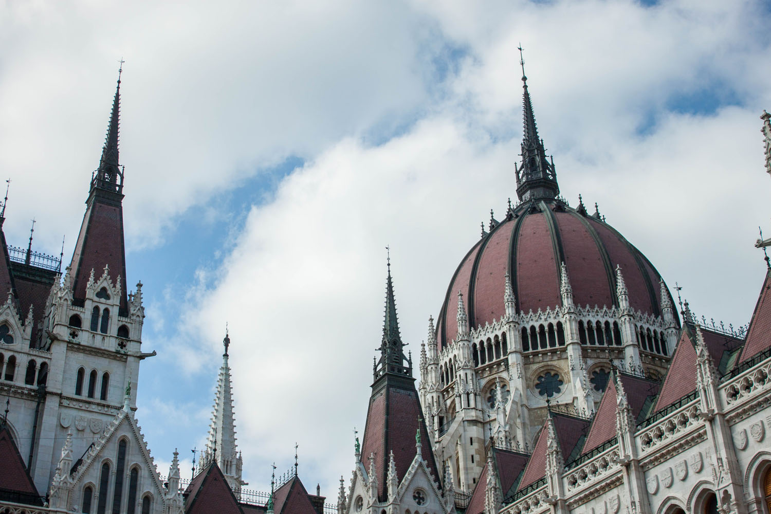 The Best Visitor’s Guide To Budapest’s Stunning Hungarian Parliament ...